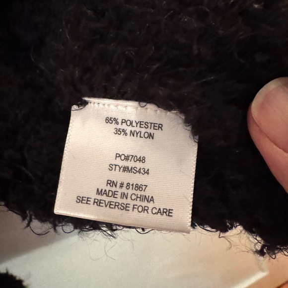 Sweater vest black fuzzy - Picture 6 of 8